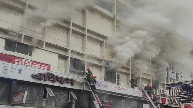 বনানীতে ছয়তলা ভবনের আগুন নিয়ন্ত্রণে