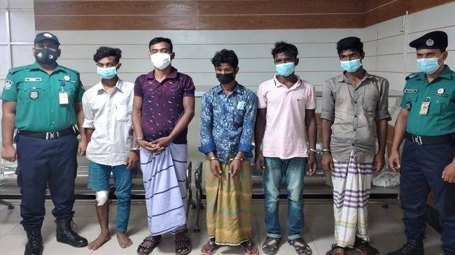 গাজীপুরে গাড়ি ছিনতাই চক্রের ৫ সদস্য গ্রেফতার
