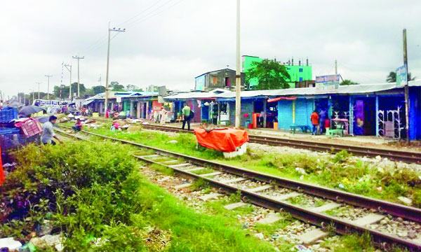মিরসরাইয়ে রেলওয়ের জায়গায় শত শত অবৈধ স্থাপনা