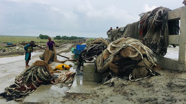 মিরসরাইয়ে ভরা মৌসুমে ইলিশ নেই, জেলেরা ফিরছেন খালি হাতে