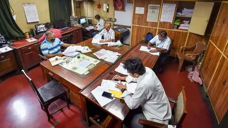 ভারতে চাকরিজীবীদের বাড়ছে অফিস টাইম ও বেতন