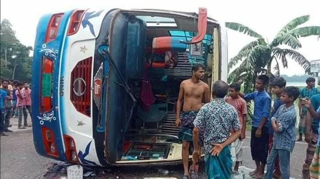 শেরপুরে সড়ক দুর্ঘটনায় বাসের হেলপার নিহত