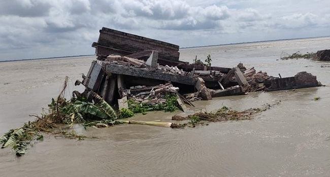 পদ্মার গর্ভে বিলীন হাতিঘাটা স্বাস্থ্য কেন্দ্র, ভাঙনের মুখে বহু প্রতিষ্ঠান