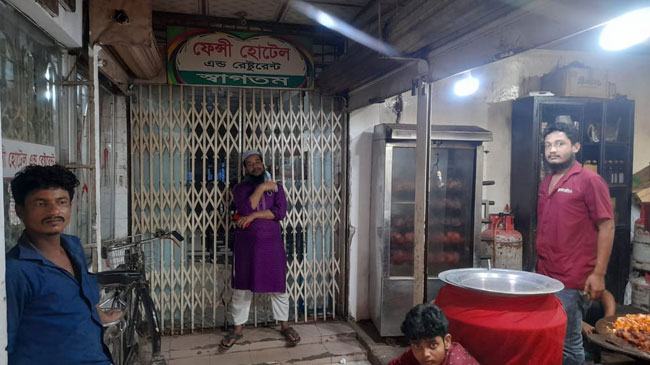 রেস্তোরাঁয় তালা দিলেন কাদের মির্জা