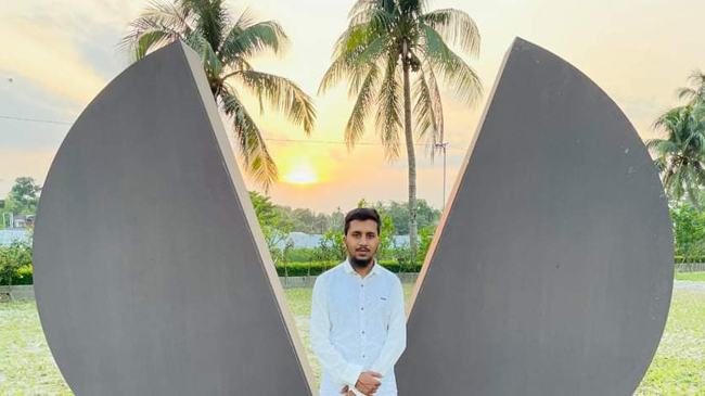 অল্প পুঁজিতে ব্যবসা করে সফল তরুণ উদ্যোক্তা মনোয়ার হোসেন