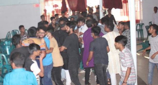 আশুলিয়ায় শোক দিবসের অনুষ্ঠানে খাবার বিতরণ নিয়ে সংঘর্ষ, আহত ১০