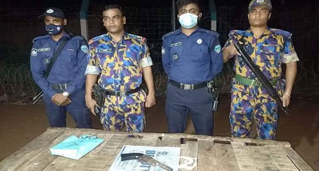 রোহিঙ্গা ক্যাম্প থেকে অস্ত্র উদ্ধার