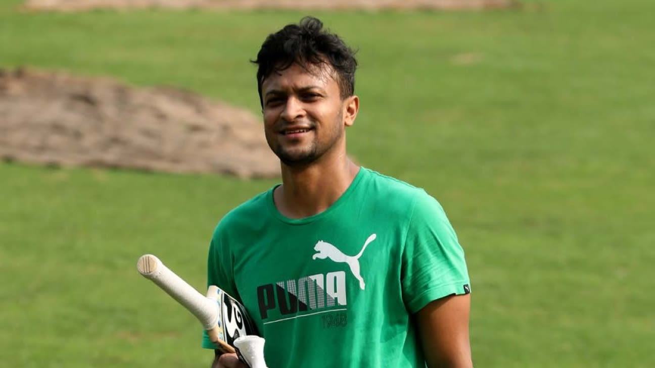 বিসিবির চুক্তিতে ফিরেছেন সাকিব