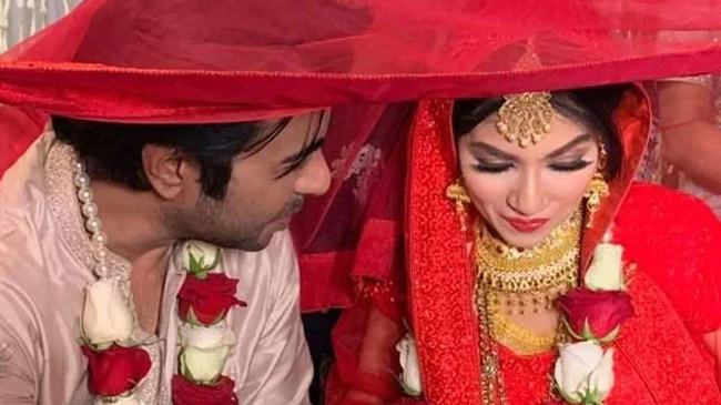 বিয়ের ছবি দিয়ে দোয়া চাইলেন অপূর্ব