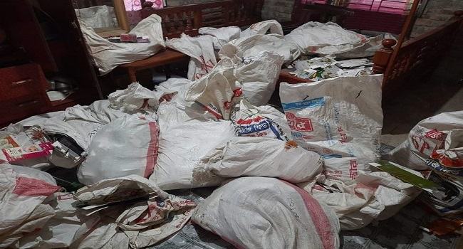 পুঠিয়ায় নকল প্রসাধনী তৈরির মালামাল জব্দ