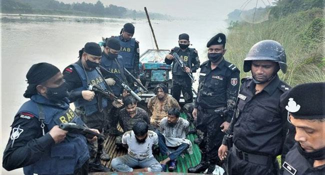 ময়মনসিংহে ‘জেএমবি’র সাথে র‌্যাবের গোলাগুলি, আটক ৪