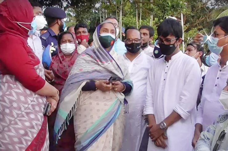 ভাঙনের হুমকিতে চাঁদপুর শহর রক্ষা বাঁধ, ব্যবস্থা নেয়ার আহবান শিক্ষামন্ত্রীর