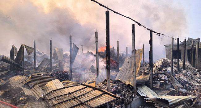 গাজীপুরে ঝুট গুদামে ভয়াবহ অগুন, পুড়েছে ১০ কোটি টাকার সম্পদ