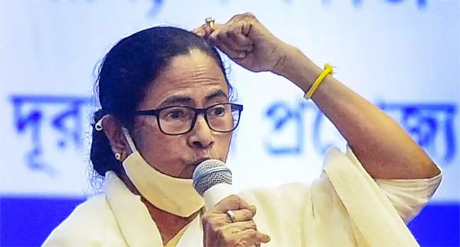 মমতার বিরুদ্ধে লড়বেন সুবোধ! তথাগতর টুইটে অস্বস্তি