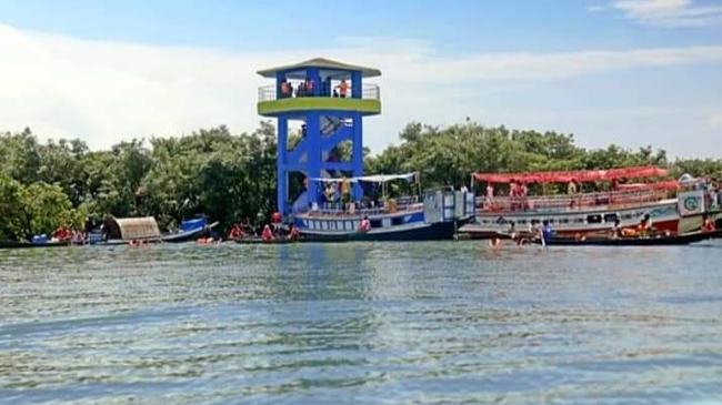 টাঙ্গুয়া হাওরে নৌকা ভাড়া বাড়ানোয় পর্যটকদের ক্ষোভ