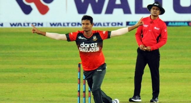 প্রথম ওভারেই উইকেট হারালো নিউজিল্যান্ড, নাসুমের শিকার ২