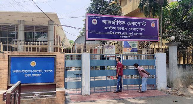 ভারত ফেরতদের আর প্রাতিষ্ঠানিক কোয়ারেন্টিনে থাকতে হবে না