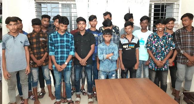 নোয়াখালীতে আ’লীগের পাল্টাপাল্টি বিক্ষোভ, ককটেলসহ আটক ১৮
