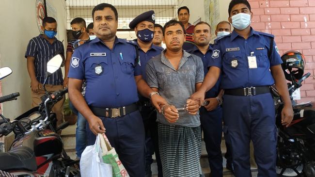 পরকীয়ার জেরে প্রবাসীর স্ত্রীকে খুন করে তার প্রেমিক : পুলিশ