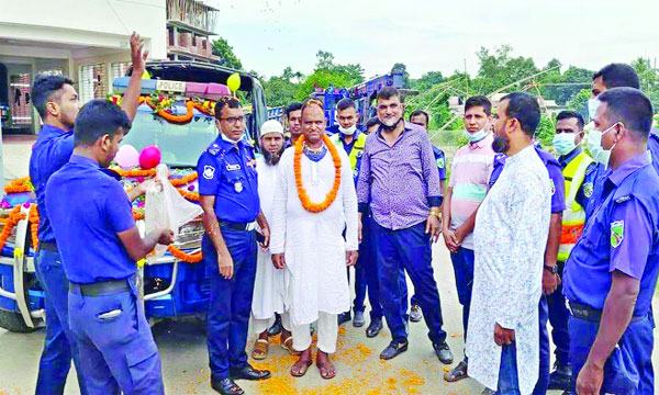 সৎ পুলিশ কনস্টেবলের প্রতি ভালোবাসা