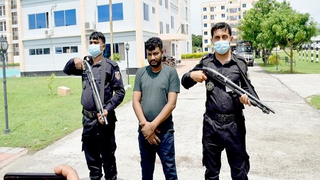 আলোচিত টর্চার সেলের হোতা রুহুল গ্রেফতার