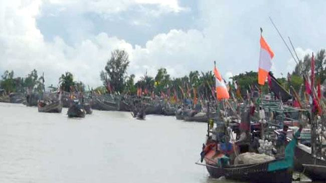 হাতিয়ার সাথে সারাদেশের নৌ যোগাযোগ বন্ধ
