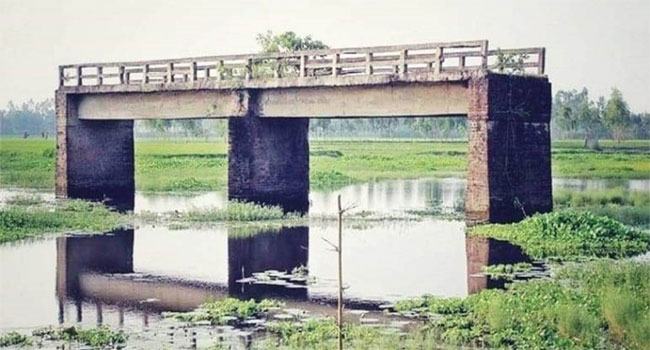 সেতুর নামে রাষ্ট্রীয় অর্থের অপচয়