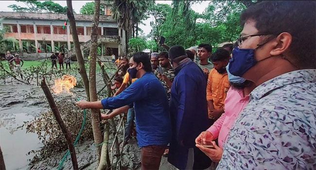 পাথরঘাটায় উঠছে গ্যাস, জ্বালানি মন্ত্রণালয়ের প্রতিনিধিদলের পরিদর্শন