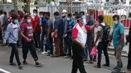মালয়েশিয়ায় পোস্ট অফিসের মাধ্যমে বাংলাদেশীদের পাসপোর্ট বিতরণ