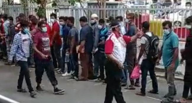 মালয়েশিয়ায় পোস্ট অফিসের মাধ্যমে বাংলাদেশীদের পাসপোর্ট বিতরণ
