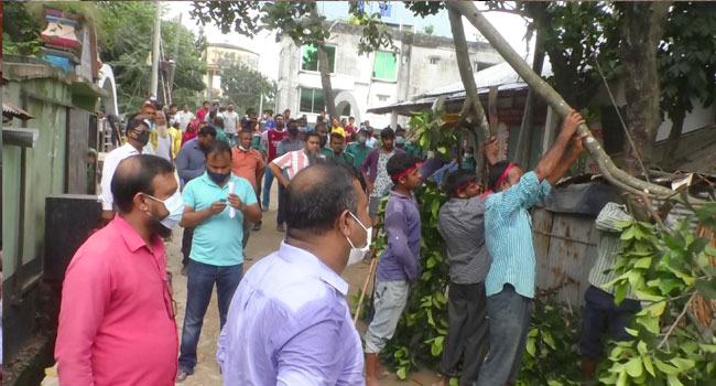রংপুর মহানগরীতে সড়কের অবৈধ স্থাপনা উচ্ছেদ