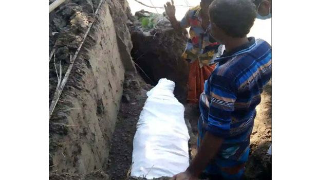 দাফনের সাড়ে ৪ মাস পর নারীর লাশ অক্ষত