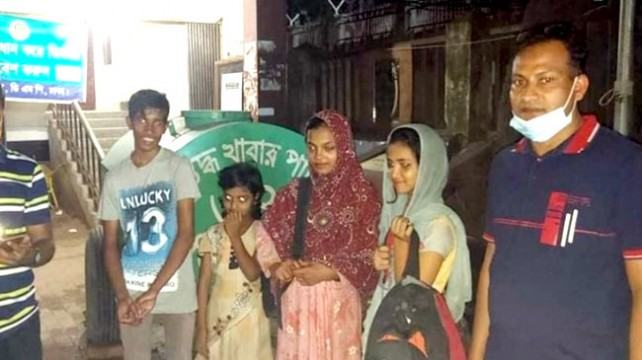 রিকশাচালকের তথ্যে ইসলামপুরে নিখোঁজ সেই ৩ ছাত্রী উদ্ধার