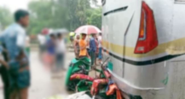 কুমিল্লায় বাসচাপায় ৪ অটোরিকশা যাত্রী নিহত
