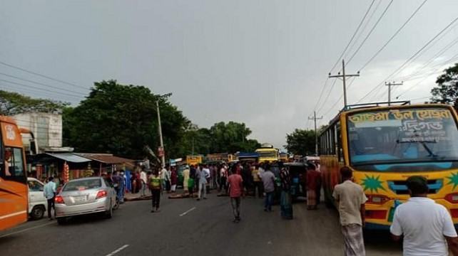 সরাইলে বিদ্যুতের দাবিতে ঢাকা-সিলেট মহাসড়ক অবরোধ