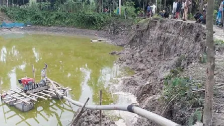 মান্দায় বালু উত্তোলন, পুকুরপাড় ধসে ড্রেজার মালিক নিহত
