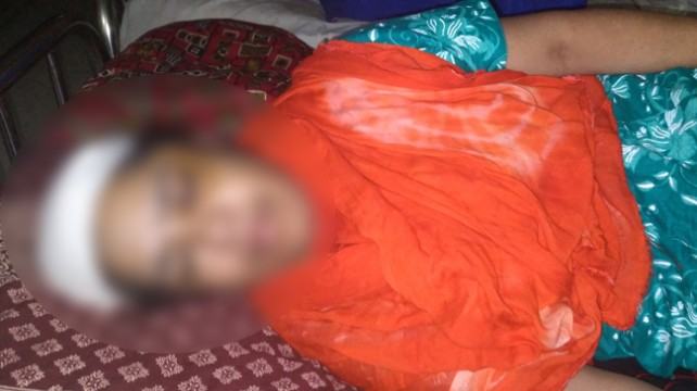ছেলেদের হামলায় মৃত্যু শয্যায় মা