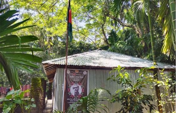 ৩২ বছর হয়নি ইসলাম ও নৈতিক শিক্ষার ক্লাস