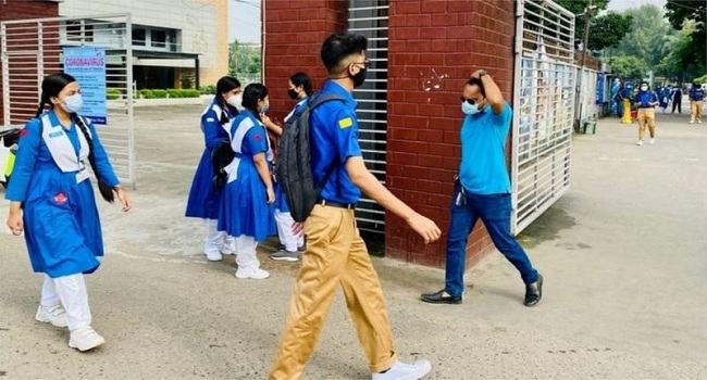 স্কুল শিক্ষার্থীরা করোনায় আক্রান্তের খবর, যা বলছে সরকার