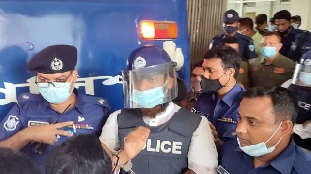 কুমিল্লার আদালতে হাজিরা দিলেন মাওলানা মামুনুল হক