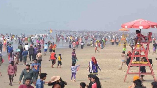 পর্যটন কেন্দ্রগুলোতে মানা হচ্ছে না স্বাস্থ্যবিধি, করোনা বাড়ার আশঙ্কা
