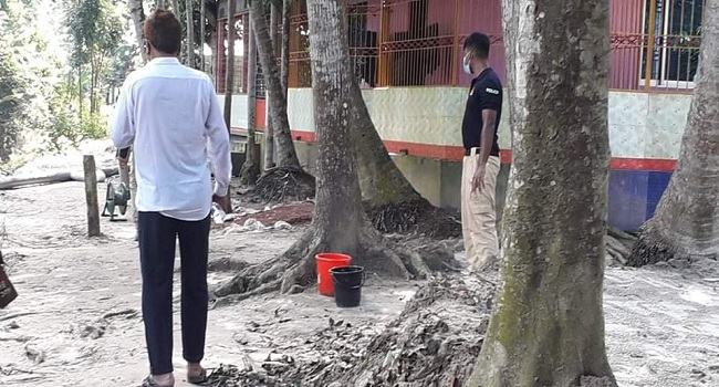 বালিয়াকান্দিতে সেই গাছের গোড়া থেকে আরো ২ বোমা উদ্ধার