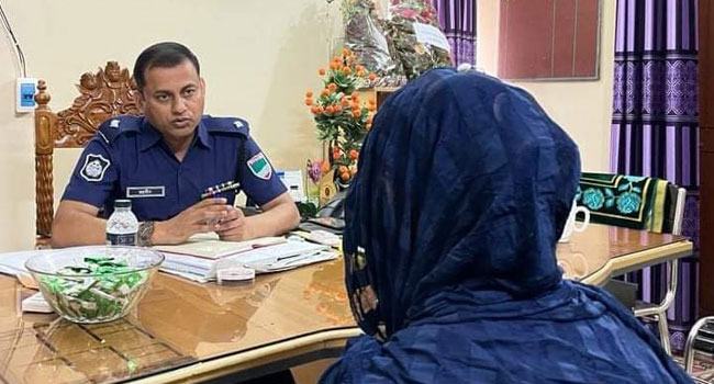 নিজের বাল্যবিয়ে বন্ধে থানায় এসে দরখাস্ত দিলেন স্কুলছাত্রী