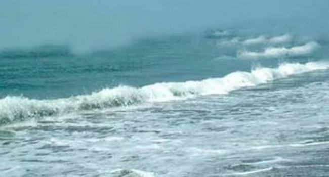 বঙ্গোপসাগরে দুই ফিশিং ট্রলার ডুবি, এক জেলের মৃত্যু