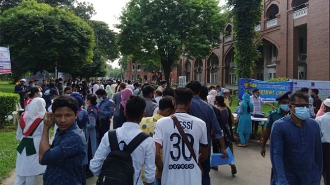 শুরু হলো মহামারীকালের প্রথম ভর্তিযুদ্ধ