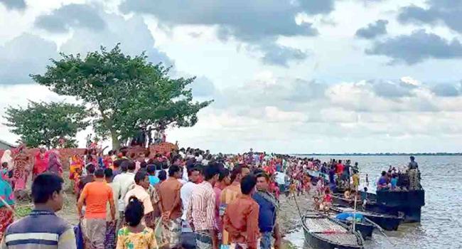 চাঁপাইনবাবগঞ্জে নৌকাডুবি : আরো একজনের লাশ উদ্ধার
