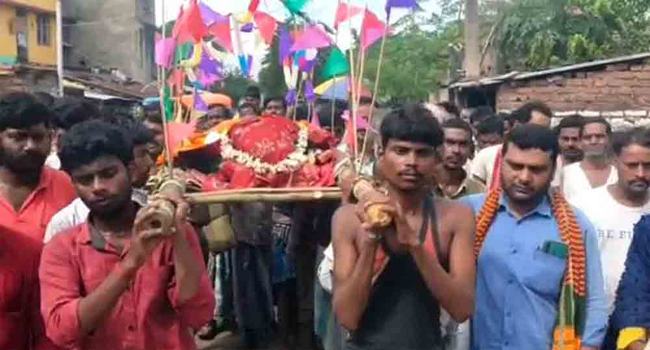 ক্যান্সারে মারা যাওয়া হিন্দু নারীর শেষকৃত্যে এগিয়ে এলেন মুসলমানরা