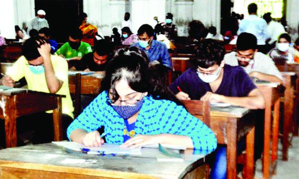 ঢাবি ক ইউনিটের ভর্তি পরীক্ষা অনুষ্ঠিত, আজ খ ইউনিটের পরীক্ষা