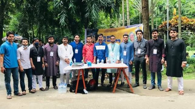শিক্ষার্থীদের পাশে বিজয় একাত্তর হল ছাত্রলীগ