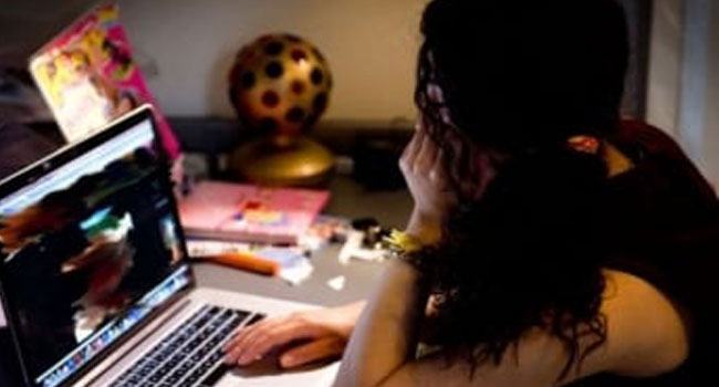 পুঠিয়ায় স্বামীর বিরুদ্ধে পর্নোগ্রাফির অভিযোগে স্ত্রীর মামলা